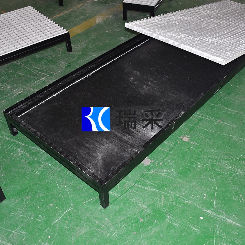 山东瑞采非标定制机器人机械臂流水线生产现场机床脚踏板玻璃钢格栅接油盘踏板可现场测绘工厂发货